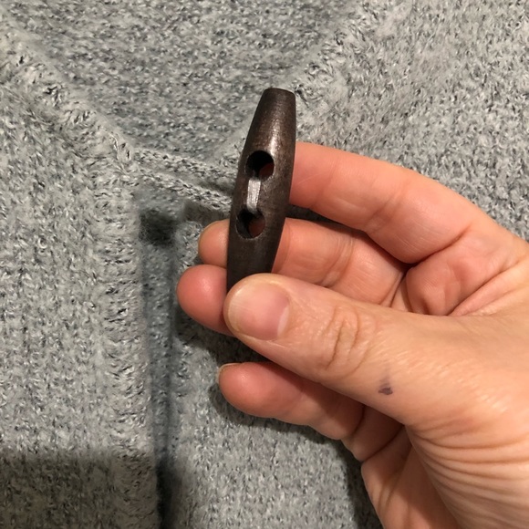 Cropped Sweater/Cardigan gray One Size Closure Button at Front Holes Down sleeve - Picture 7 of 16